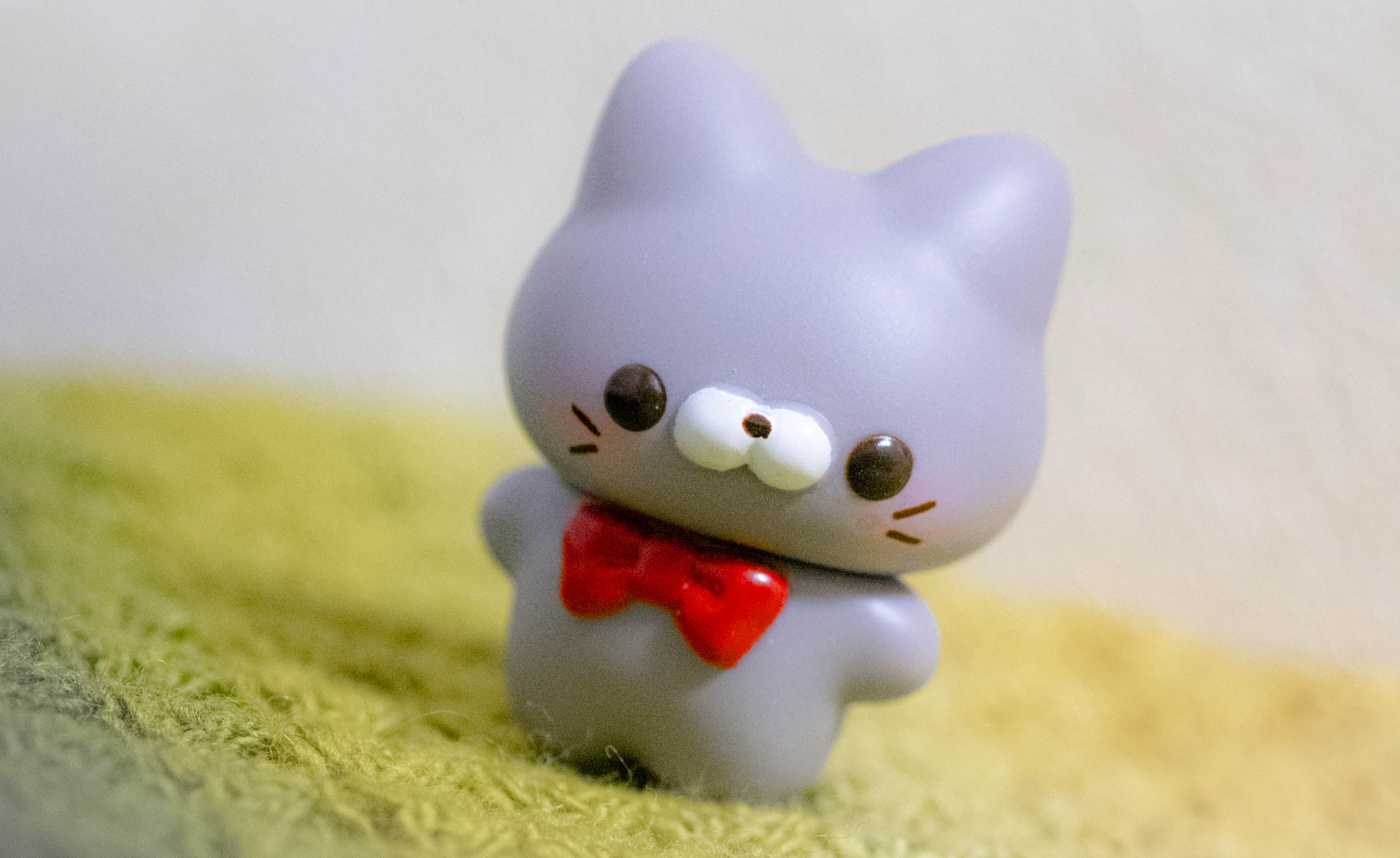 すくっとたっちさん　ガチャガチャ　くろねこ