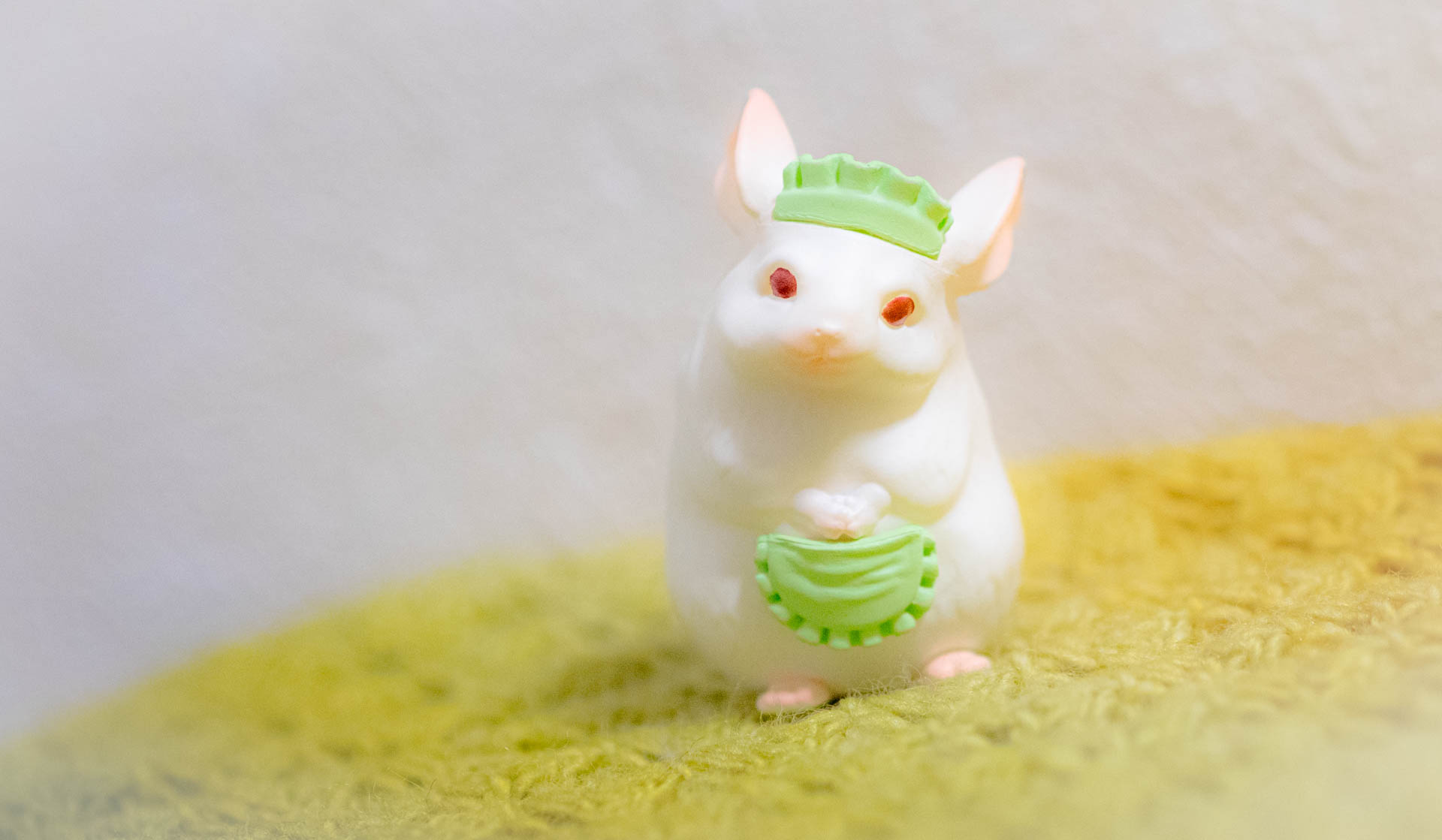 チラっしゃいませ　ガチャガチャ　ほわいと