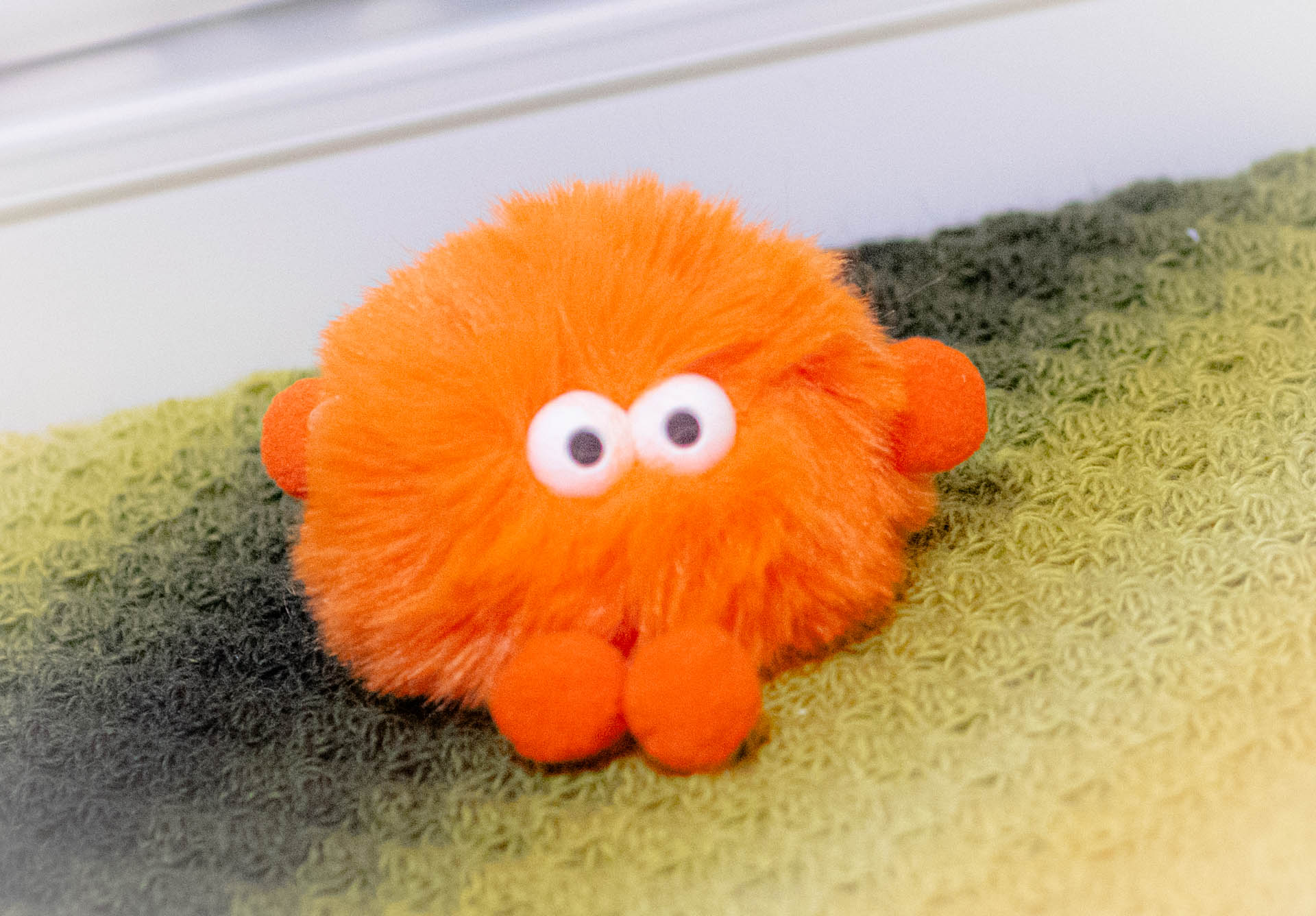 ギョロ目モンスター　ダイソー　ぬいぐるみ