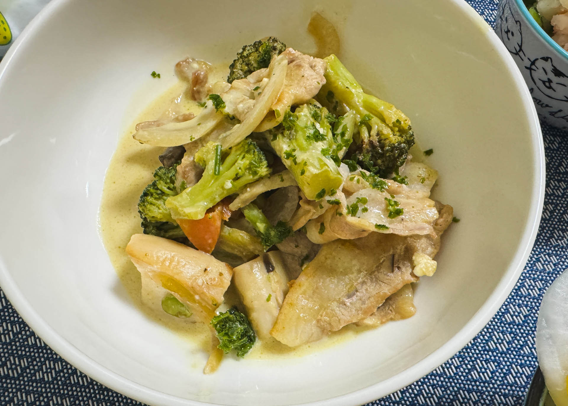 豚バラ薄切り肉のカレークリーム煮　料理