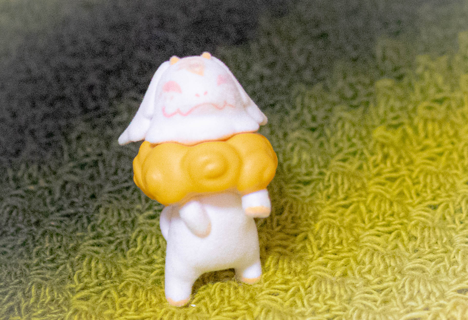 カプセルトイ　ガチャガチャ　ふんわり仔白沢