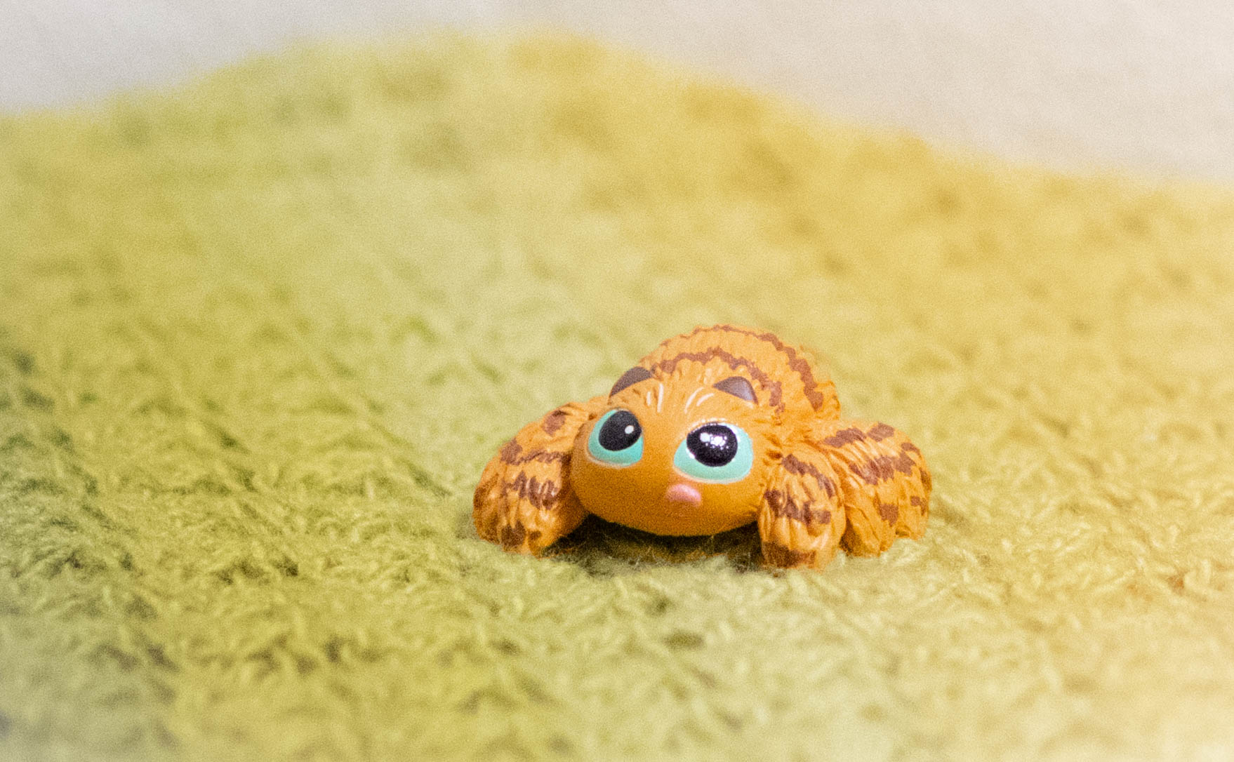 クモネコ　カプセルトイ　ガチャガチャ