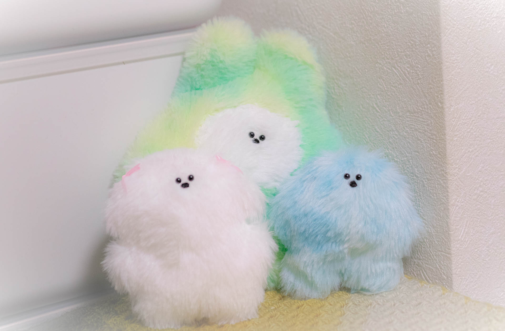 アトリエ窓　宇宙人　ぬいぐるみ