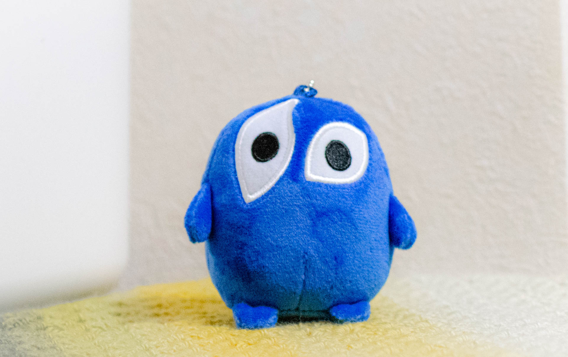 座ることを拒否する椅子