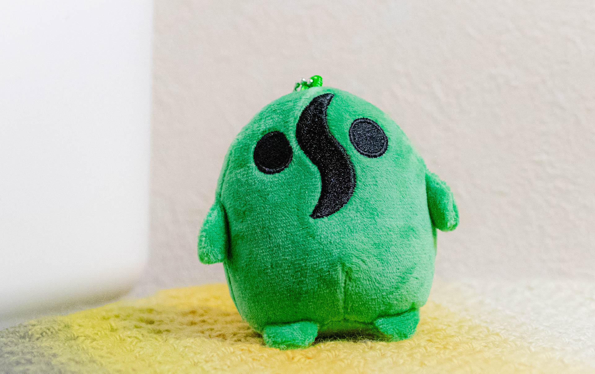 座ることを拒否する椅子