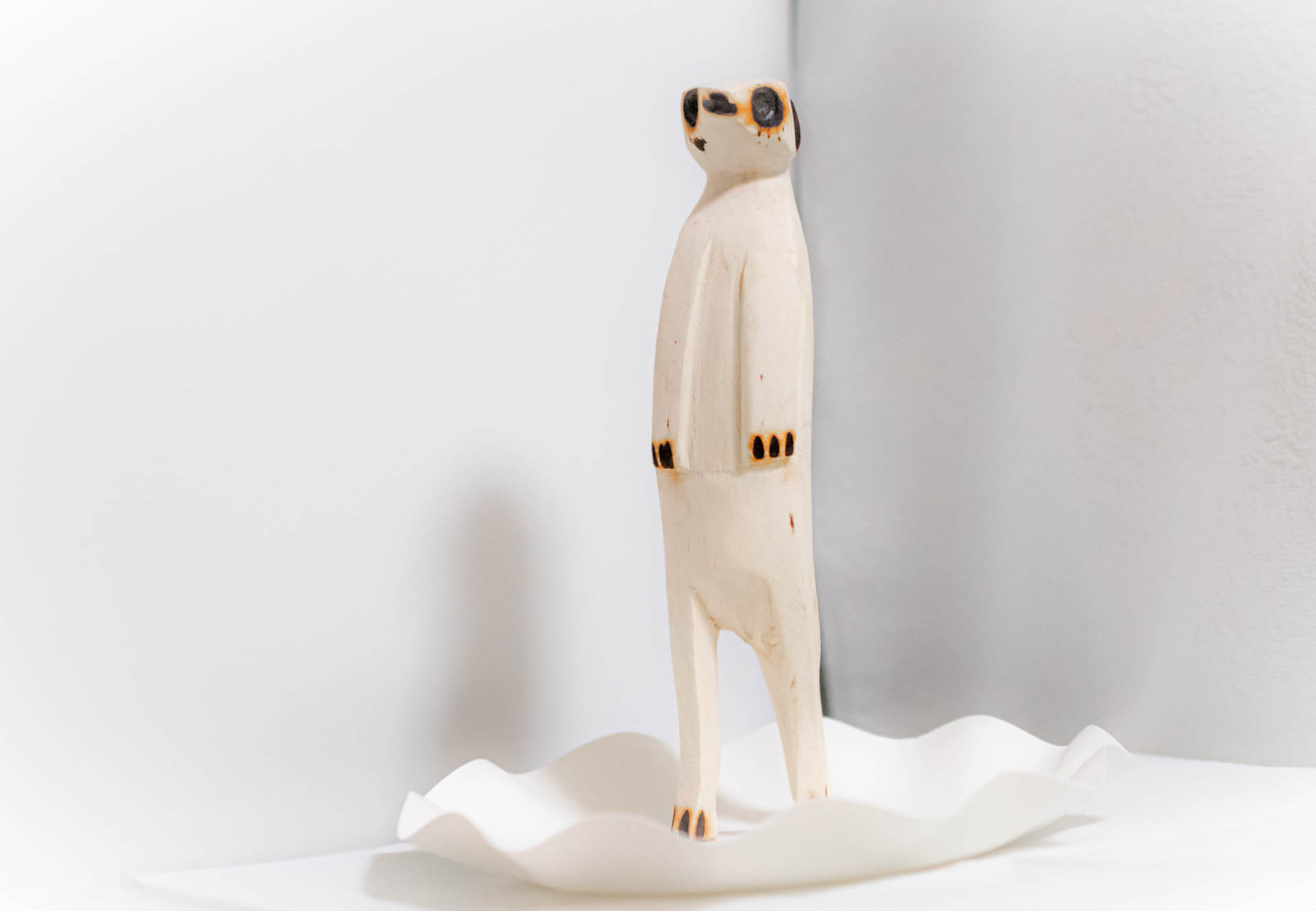 トーゴ　ミーアキャット　木彫り