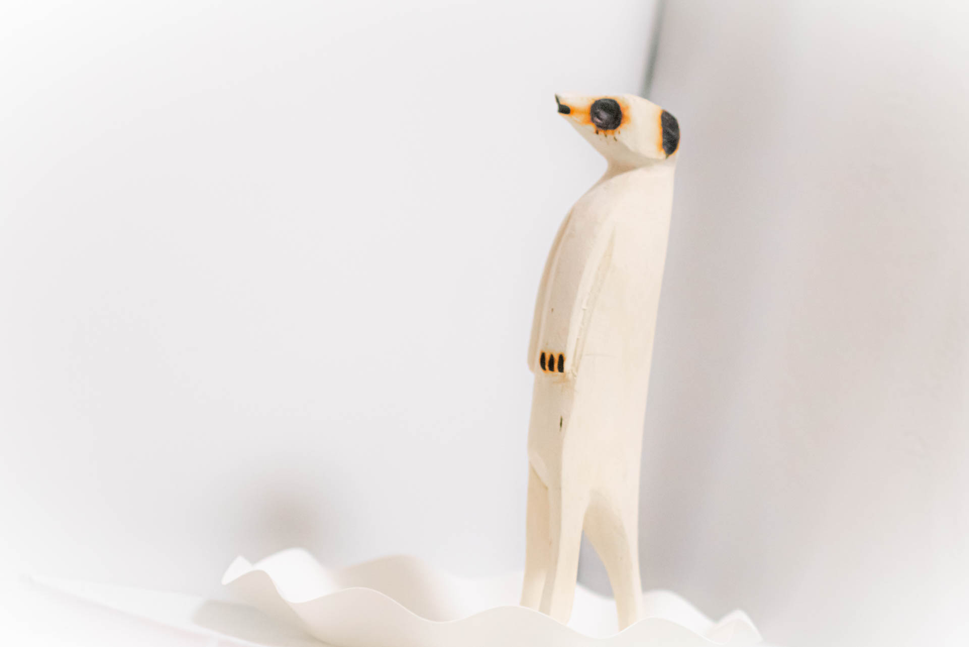 トーゴ　ミーアキャット　木彫り