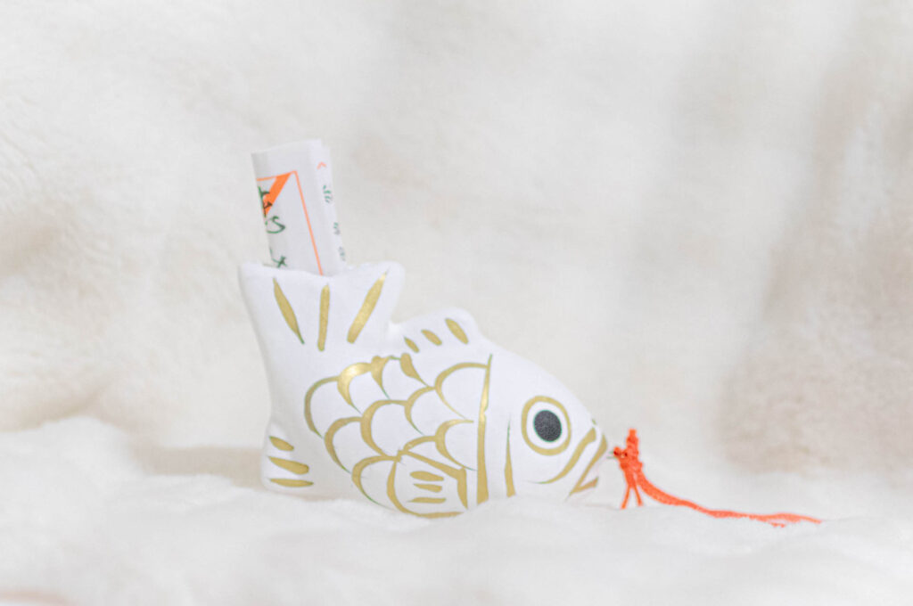 溝口神社　鯉　おみくじ