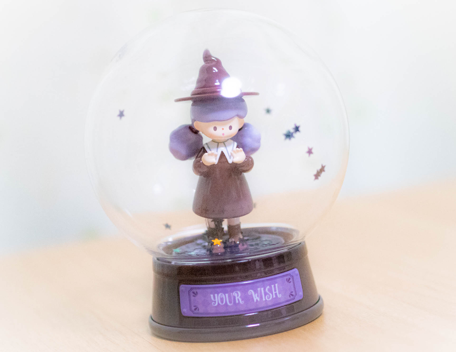 Molinta Chasing Light